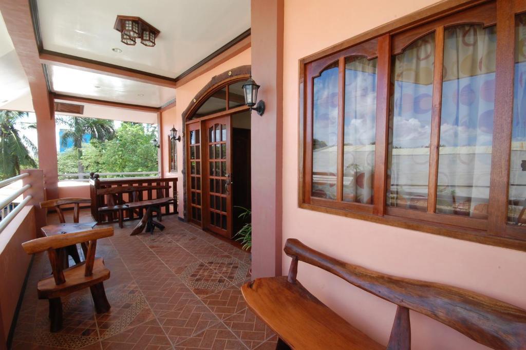 J-Lais Balai Turista - Pensionne House Puerto Princesa Exteriör bild